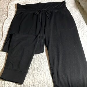 Women’s Brisas Black fold down waistband cuffed leg pant size M